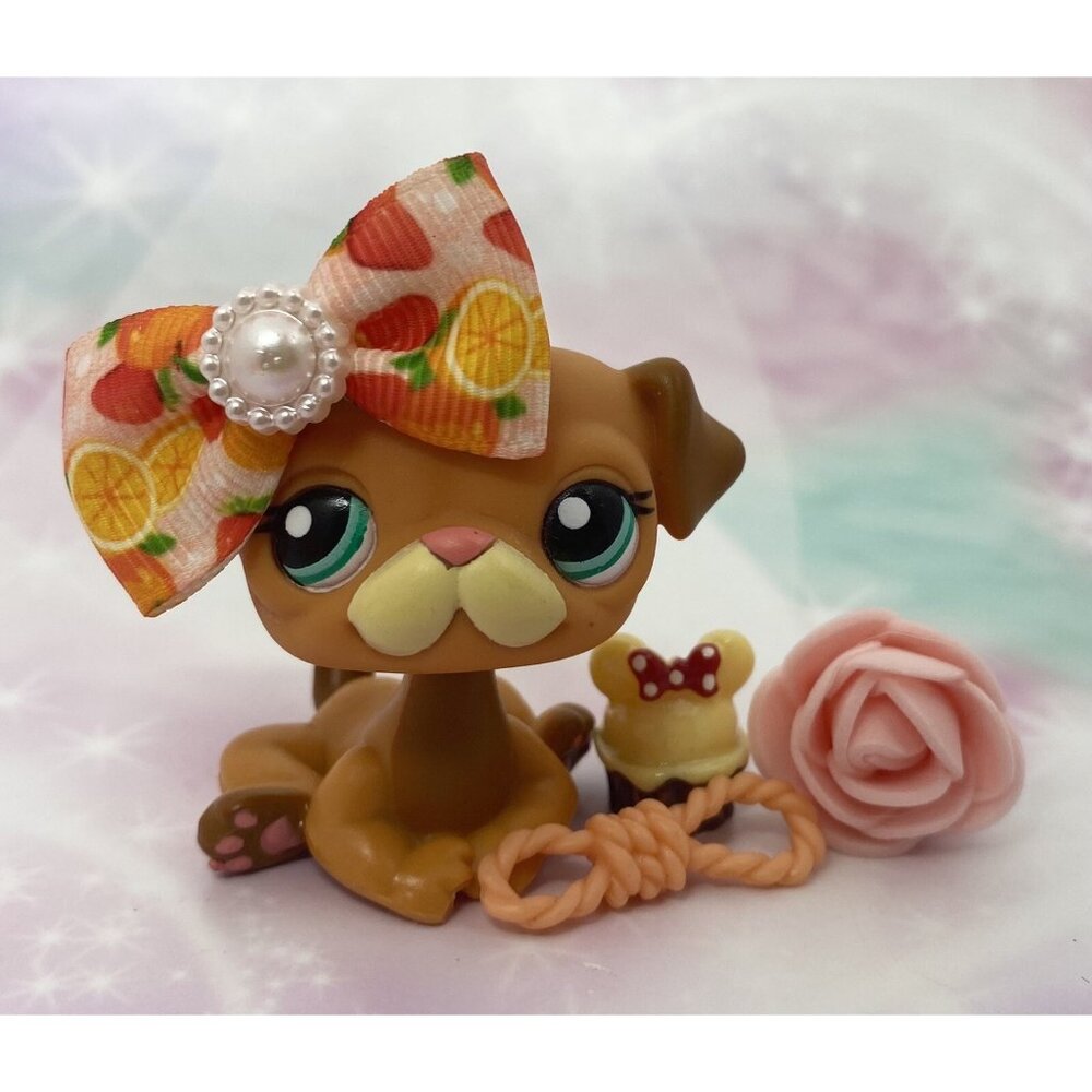 Authentic Littlest Pet Shop # 1632 Brown Cream Pug Green Eyes Mustache European